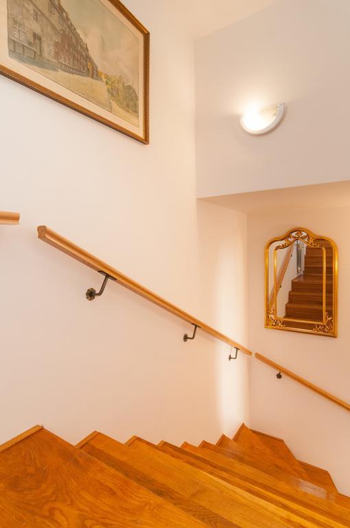 Apartments Larsen أوميس المظهر الخارجي الصورة