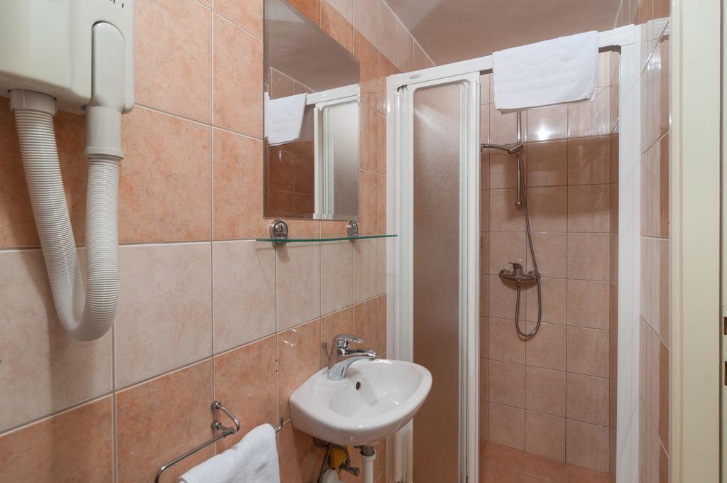 Apartments Larsen أوميس المظهر الخارجي الصورة