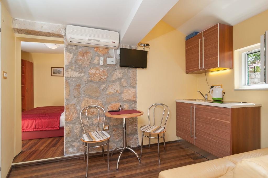 Apartments Larsen أوميس المظهر الخارجي الصورة