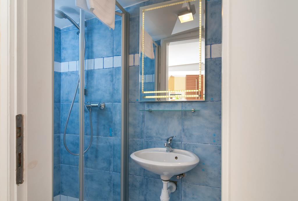 Apartments Larsen أوميس المظهر الخارجي الصورة