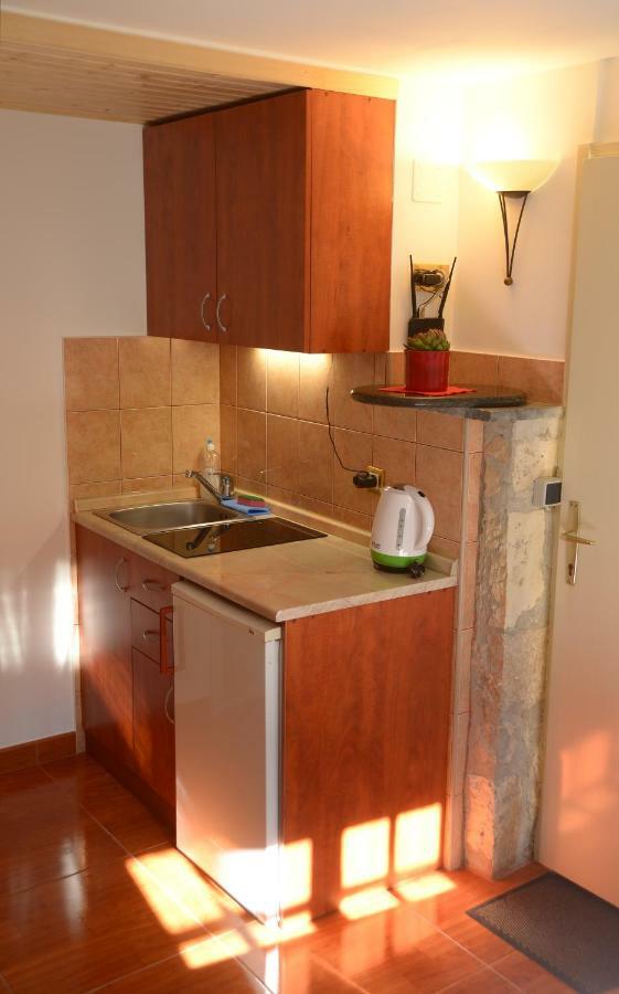 Apartments Larsen أوميس المظهر الخارجي الصورة